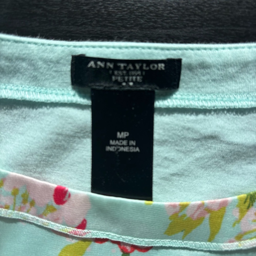 Ann Taylor Sleeveless Tank Top in Sea-foam Green with Red Floral Print, MP - Picture 6 of 6